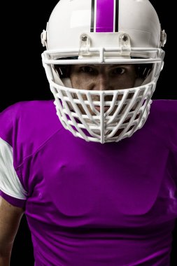 Futbolcu pembe üniforma ile