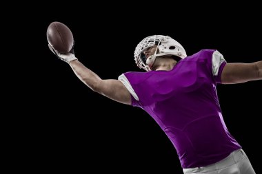 Futbolcu pembe üniforma ile