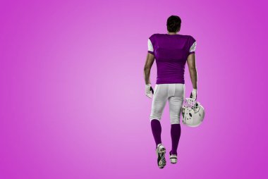 Futbolcu pembe üniforma ile