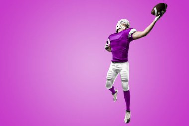 Futbolcu pembe üniforma ile