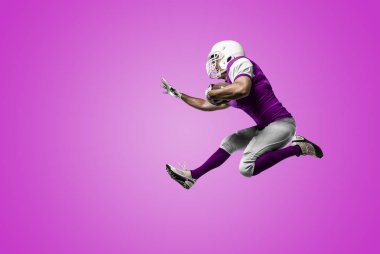 Futbolcu pembe üniforma ile