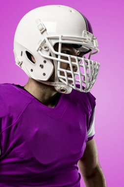 Futbolcu pembe üniforma ile