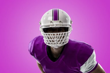 Futbolcu pembe üniforma ile