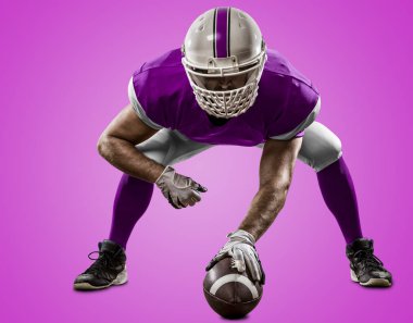 Futbolcu pembe üniforma ile