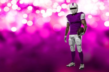 Futbolcu pembe üniforma ile