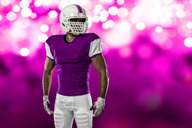 Futbolcu pembe üniforma ile