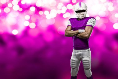 Futbolcu pembe üniforma ile