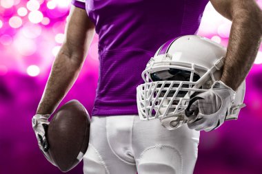 Futbolcu pembe üniforma ile