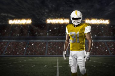 Futbolcu sarı üniforma ile