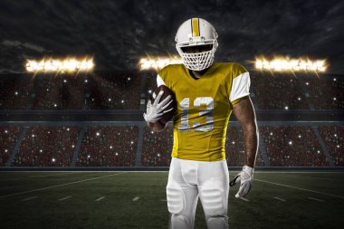 Futbolcu sarı üniforma ile