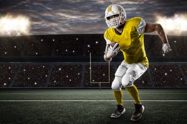 Futbolcu sarı üniforma ile