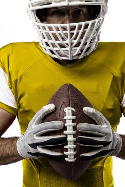 Futbolcu sarı üniforma ile