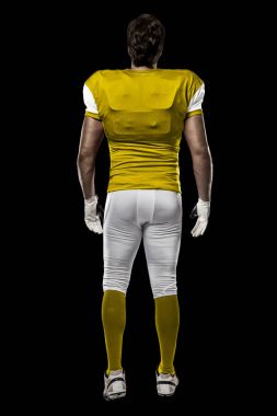 Futbolcu sarı üniforma ile
