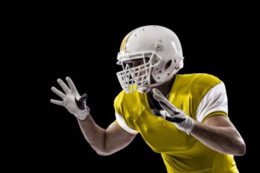 Futbolcu sarı üniforma ile