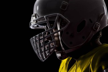 Futbolcu sarı üniforma ile