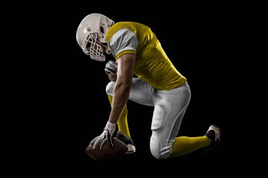 Futbolcu sarı üniforma ile