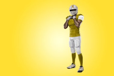 Futbolcu sarı üniforma ile