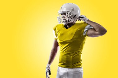 Futbolcu sarı üniforma ile