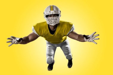 Futbolcu sarı üniforma ile