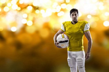 Futbolcu sarı üniforma ile