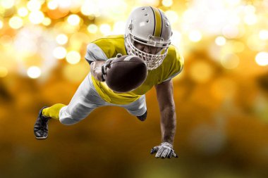 Futbolcu sarı üniforma ile