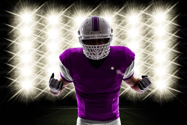 Futbolcu pembe üniforma ile