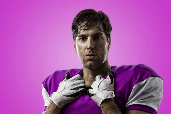 Jugador de fútbol con uniforme rosa —  Fotos de Stock