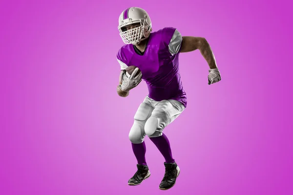 Giocatore di calcio con un'uniforme rosa — Foto Stock