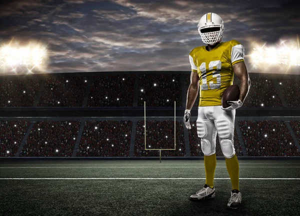 Futbolcu sarı üniforma ile