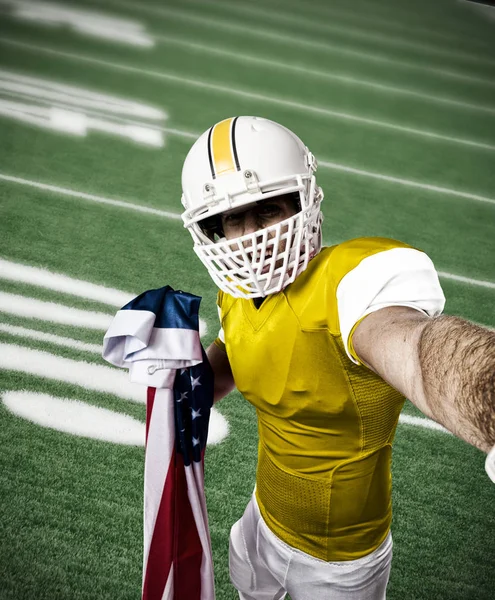 黄色い制服のフットボール選手 — ストック写真
