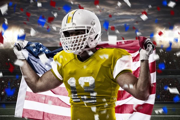 Futbolcu sarı üniforma ile