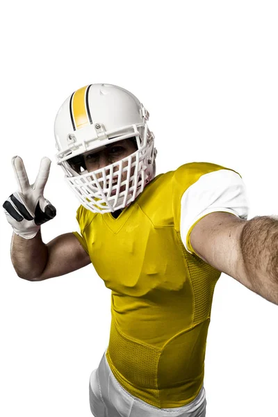 Futbolcu sarı üniforma ile — Stok fotoğraf