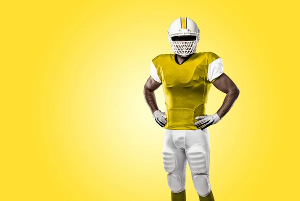 Jogador de futebol com uniforme amarelo — Fotografia de Stock