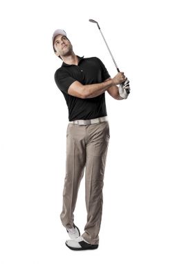 Golf oyuncu siyah gömlekli