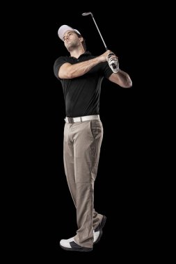 Golf oyuncu siyah gömlekli