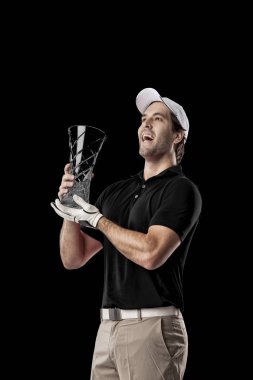 Golf oyuncu siyah gömlekli