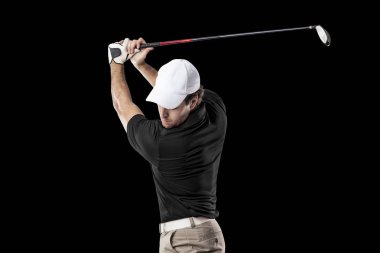 Golf oyuncu siyah gömlekli