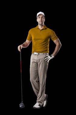 Golf oyuncu turuncu gömlekli