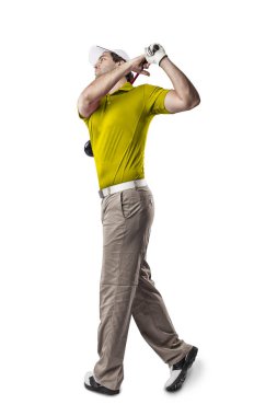 Golf oyuncu sarı gömlekli