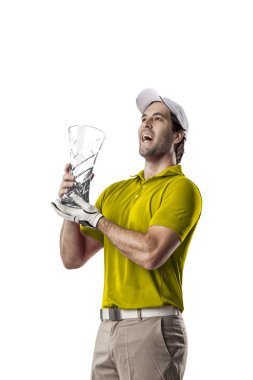 Golf oyuncu sarı gömlekli