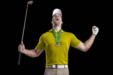 Golf oyuncu sarı gömlekli