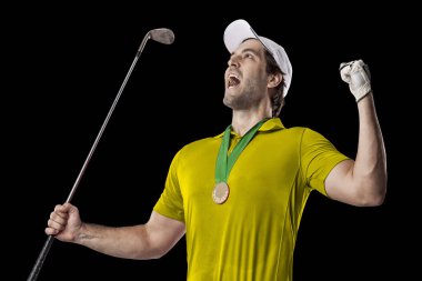Golf oyuncu sarı gömlekli