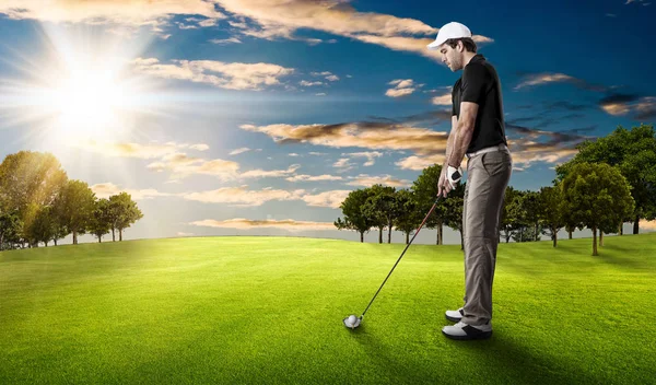 Golf-spelare i en svart tröja — Stockfoto