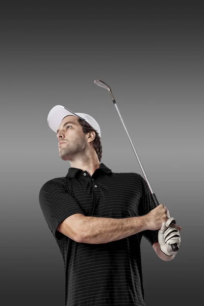 Golf-lejátszó egy fekete póló — Stock Fotó