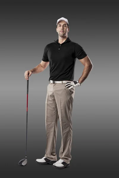 Игрок в гольф в черной рубашке — стоковое фото