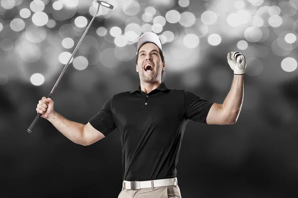 Jugador de golf con camisa negra — Foto de Stock