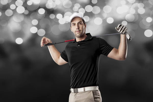 Golfspeler in een zwart shirt — Stockfoto