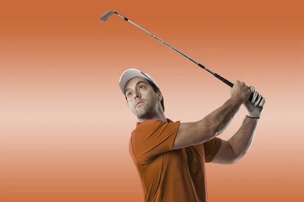 Jugador de golf con camisa naranja — Foto de Stock