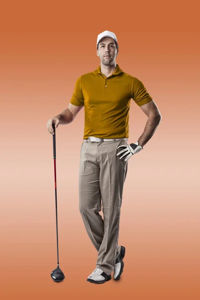 高尔夫选手穿橙色衬衫 — 图库照片