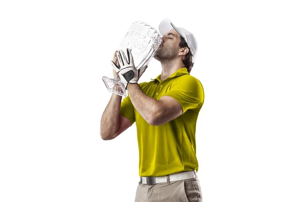 पिवळ्या शर्टमध्ये गोल्फ खेळाडू — स्टॉक फोटो, इमेज